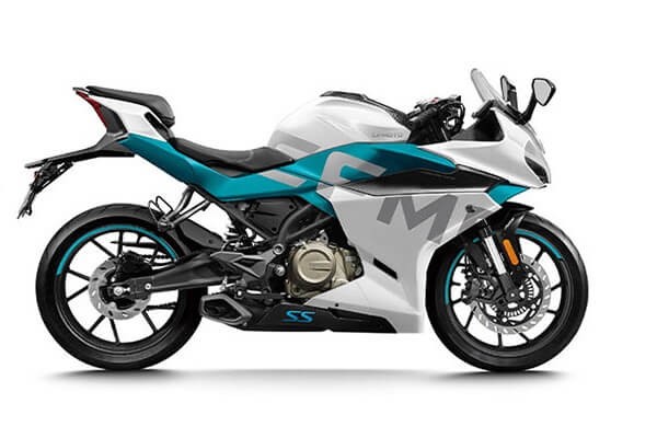 Noua motocicleta CFMOTO 300SS revolutioneaza strada