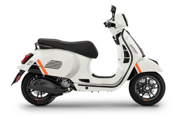 VESPA GTS SUPER 300 SPORT: potent, original si plin de energie 